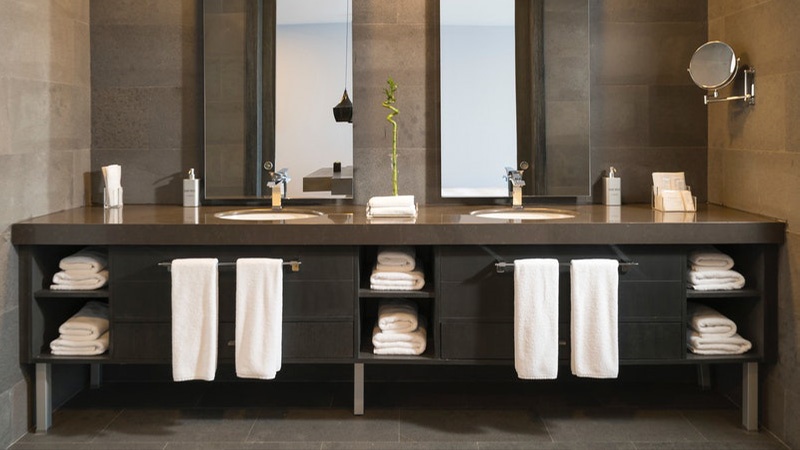 Fiyatlandırma photo of mirrors in bathroom